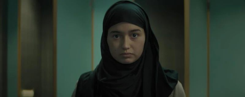 The Red Suitcase — production still